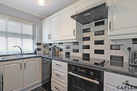 4 Lowe Close, Chigwell, IG7 4LP