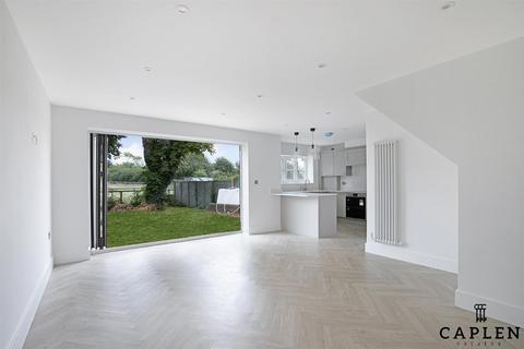 3 bedroom detached house for sale, Epping Road, Waltham Abbey