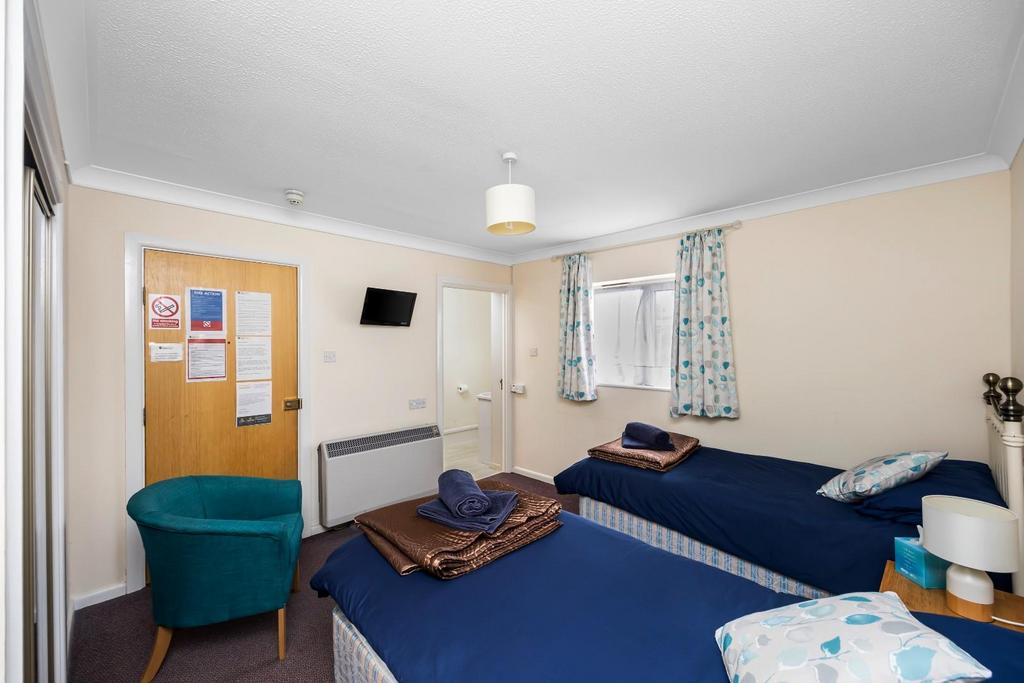 Amberly Court 19-0006.jpg