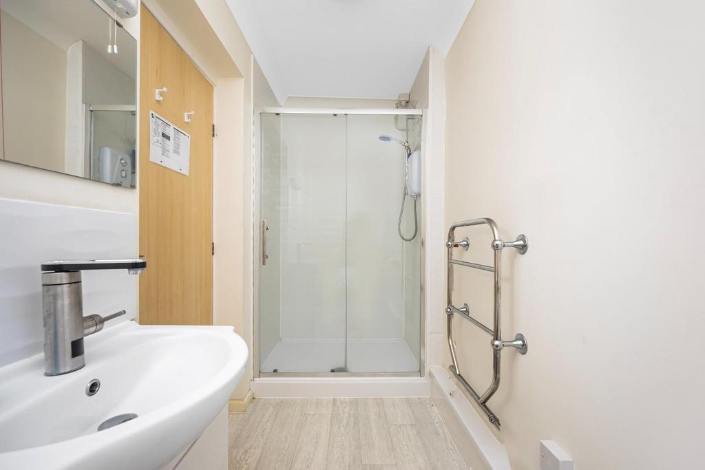 Amberly Court 19-0007.jpg