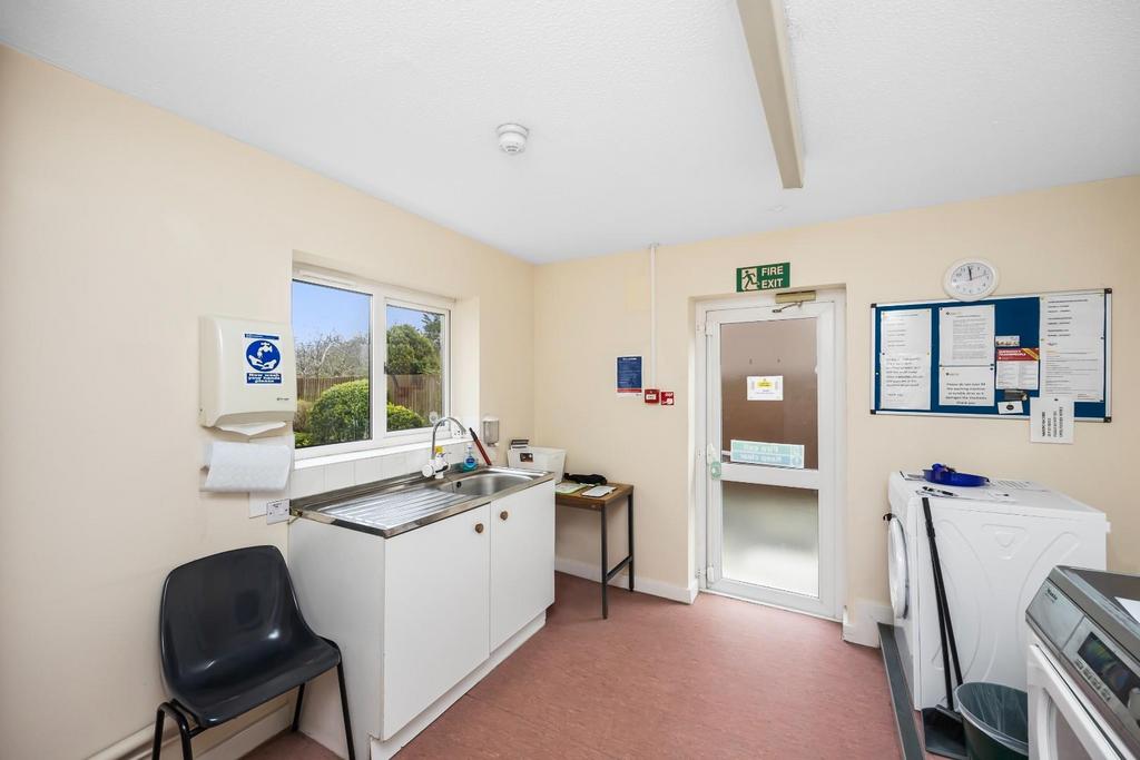 Amberly Court 19-0004.jpg