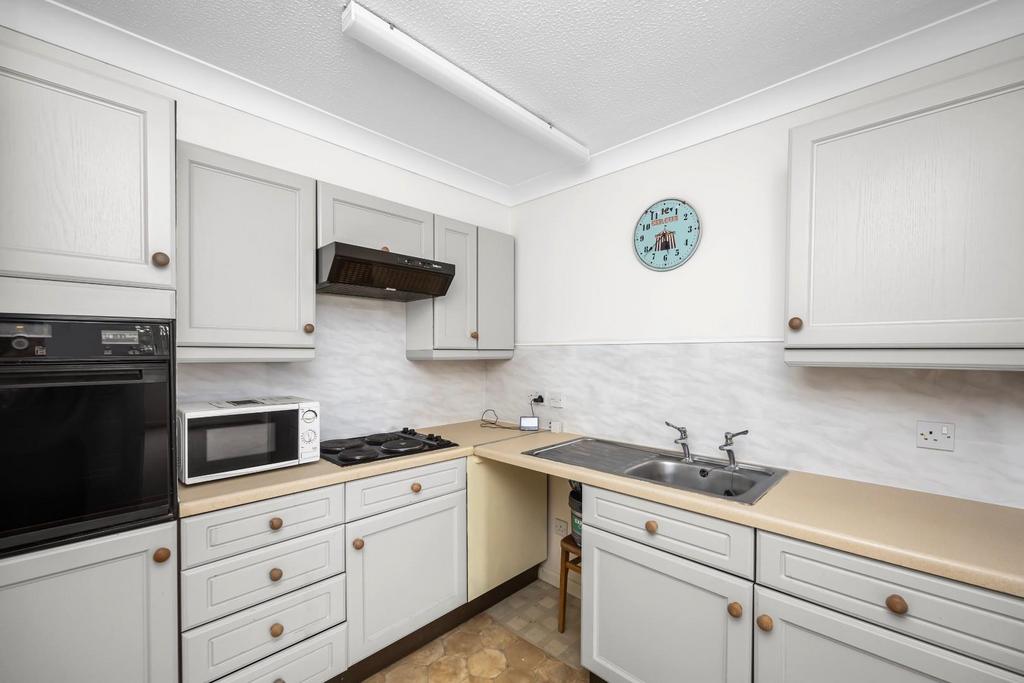 Amberly Court 19-0017.jpg