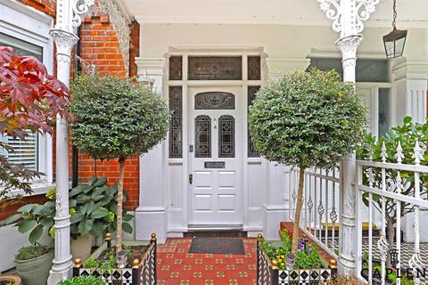 4 bedroom semi-detached house for sale, Northumberland Avenue, London