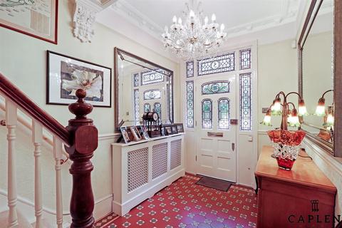 4 bedroom semi-detached house for sale, Northumberland Avenue, London