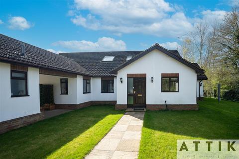 5 bedroom detached bungalow for sale, Church Road, Chediston