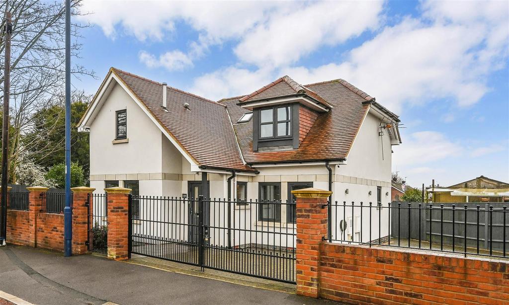 Widley, Hampshire 4 bed detached house for sale £500,000