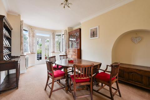 84 Amberley Gardens, Epsom, KT19 0NG