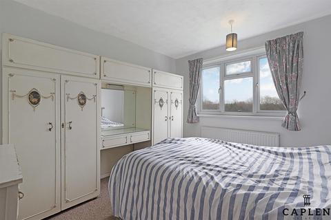 3 bedroom flat for sale, Hornbeam Road, Buckhurst Hill