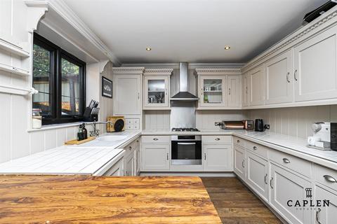 3 Roding View, Buckhurst Hill, IG9 6AF