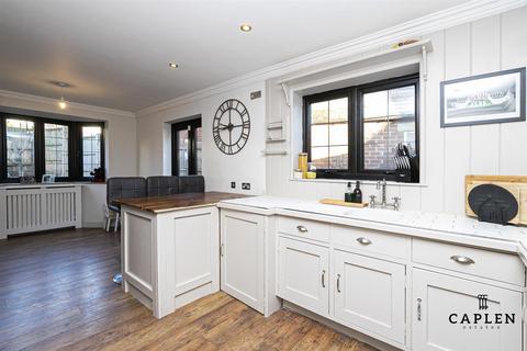 3 Roding View, Buckhurst Hill, IG9 6AF