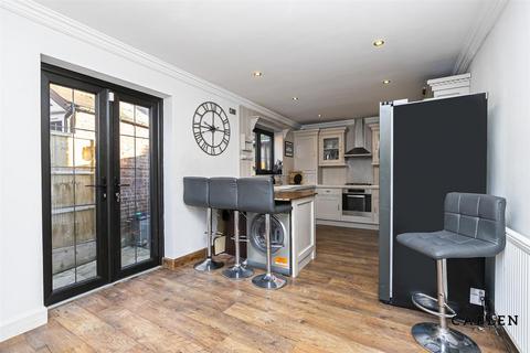 3 Roding View, Buckhurst Hill, IG9 6AF