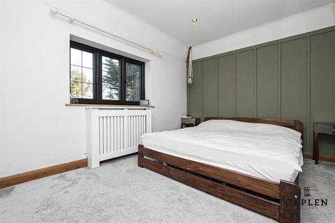 3 Roding View, Buckhurst Hill, IG9 6AF