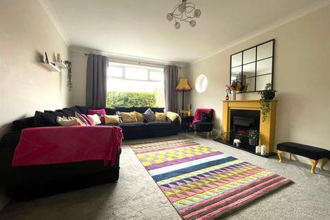 4 bedroom house for sale - Carlton Avenue, Hornsea
