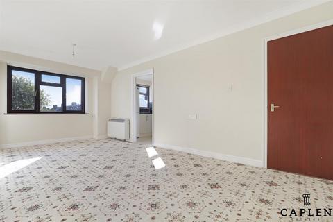 1 bedroom apartment for sale, Castleview Gardens, Ilford