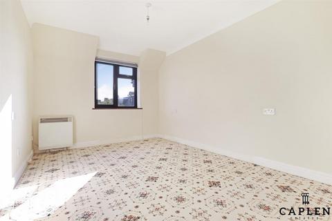 1 bedroom apartment for sale, Castleview Gardens, Ilford