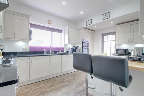 3 bedroom detached house for sale - The Boulevard, Worthing