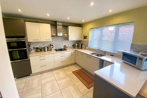 5 bedroom detached house for sale, Wellfield Way, Whitchurch