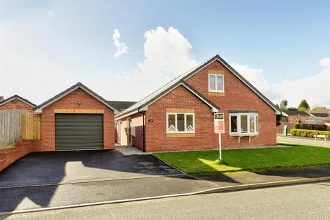 4 bedroom bungalow for sale, Fernhill Lane, Gobowen.