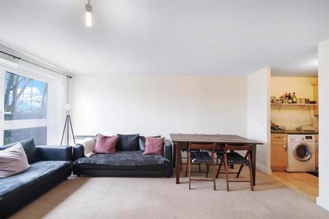 2 bedroom flat for sale, Cline Road Gean Court, London N11