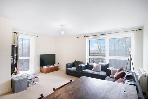 2 bedroom flat for sale, Cline Road Gean Court, London N11