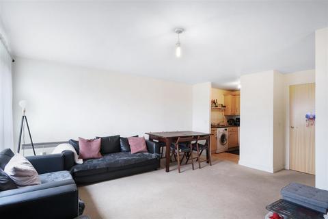 2 bedroom flat for sale, Cline Road Gean Court, London N11