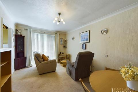 2 bedroom retirement property for sale, Farm View Drive, Basingstoke RG24