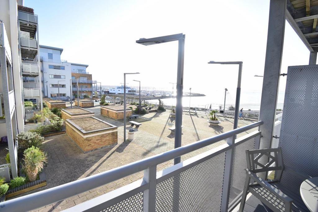 Stone Close, Poole 2 bed apartment £1,400 pcm (£323 pw)