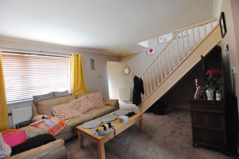 3 bedroom end of terrace house for sale - Armoury Drive, Kent DA12