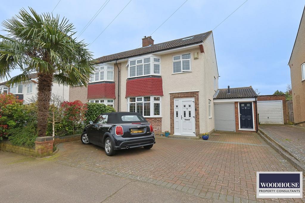 Graham Avenue, Broxbourne EN10 4 bed semidetached house for sale £