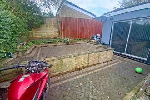 3 Alcester Drive, Leicester, LE5 6LB
