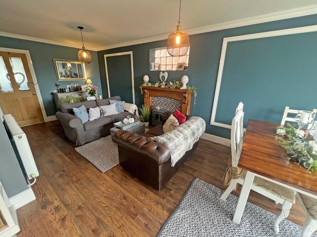 Sitting/Dining Room