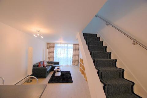 2 bedroom apartment to rent - Iverson Road, London