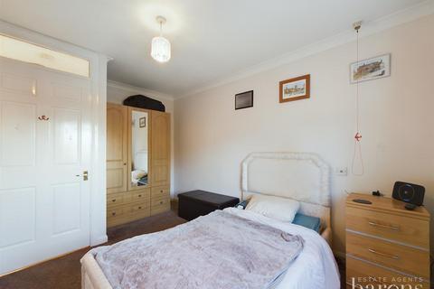 2 bedroom retirement property for sale, Gershwin Court, Basingstoke RG22