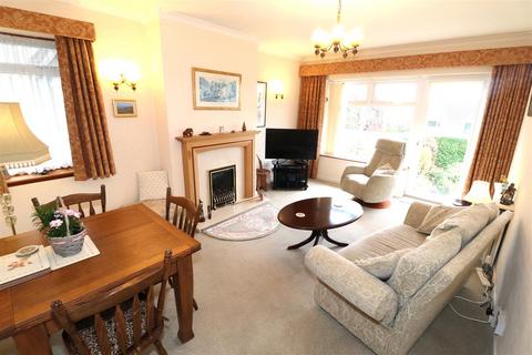 2 bedroom detached bungalow for sale, Convent Close, Kenilworth