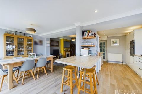 14 Hulbert Way, Basingstoke, RG22 6NB