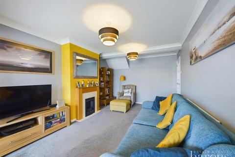 14 Hulbert Way, Basingstoke, RG22 6NB