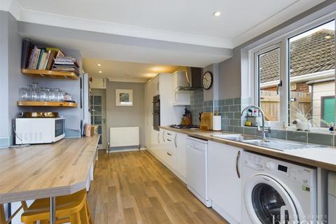 14 Hulbert Way, Basingstoke, RG22 6NB