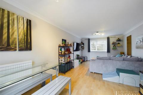 73 Mozart Close, Basingstoke, RG22 4HZ