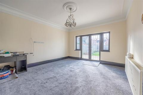 3 bedroom detached house for sale, Westcliff Park Drive, Westcliff-On-Sea