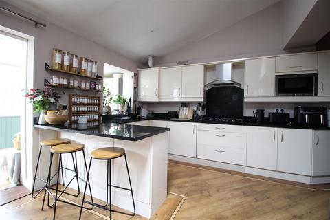 3 bedroom terraced house for sale - Ewell By Pass, Ewell,