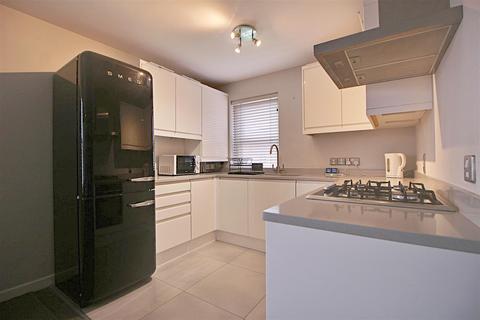2 bedroom flat for sale - Chase Court Gardens, Enfield