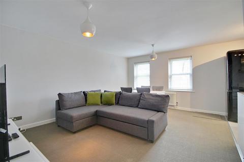 2 bedroom flat for sale - Chase Court Gardens, Enfield