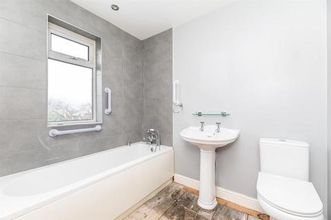 15 Oatlands Drive, Otley, LS21 2AY