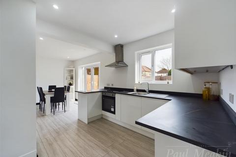 15 Cator Crescent, New Addington, Croydon, CR0 0BL