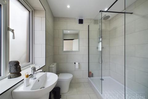 15 Cator Crescent, New Addington, Croydon, CR0 0BL