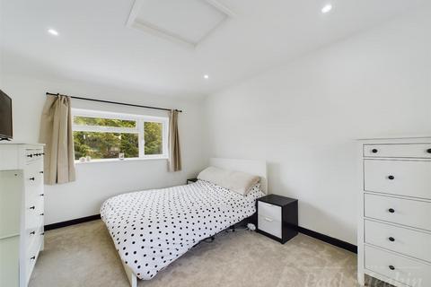 15 Cator Crescent, New Addington, Croydon, CR0 0BL