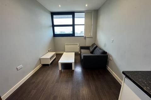 1 bedroom flat to rent, Bath Road, Harlington UB3
