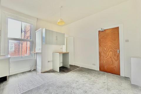 Studio to rent - First Floor Studio Flat, Trinity Road, Bridlington, YO15 2HF