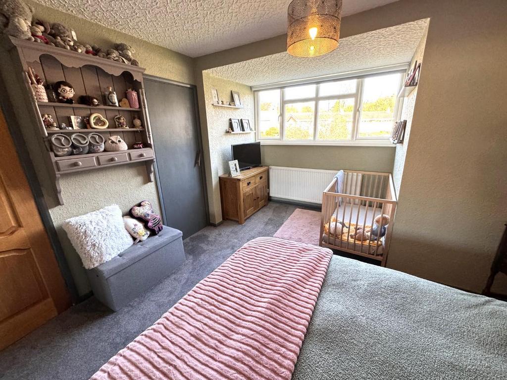 Bedroom (first floor)