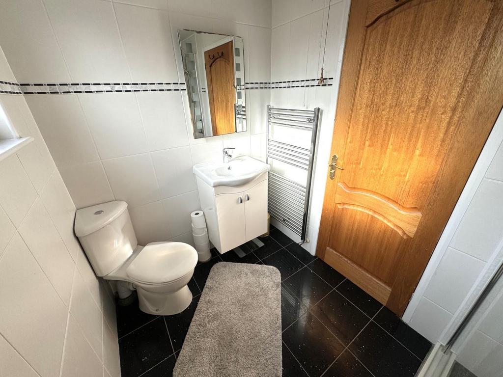 Shower room (first floor)